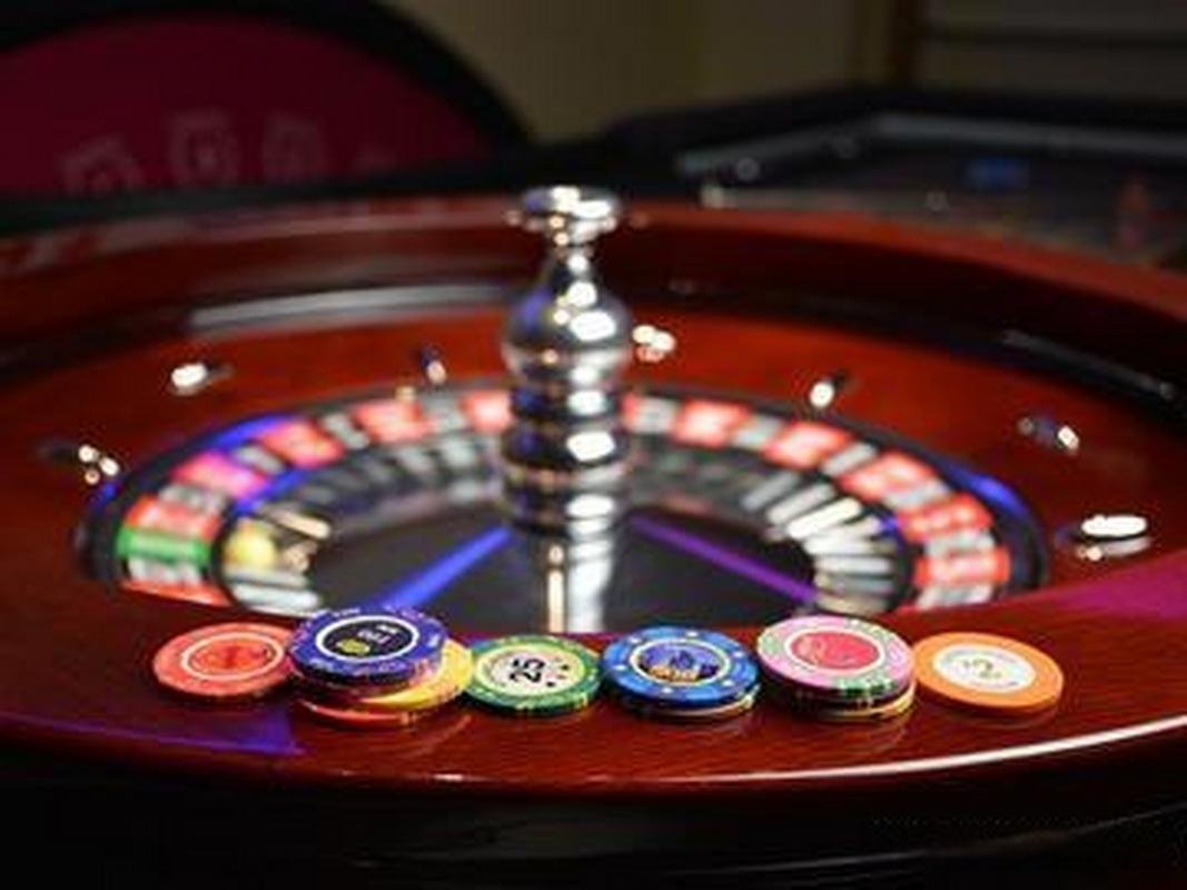 Layar utama Spin138 dengan gameplay sportsbook dan live casino